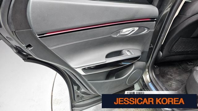 2025 Genesis GV70 - Thumbnail 6