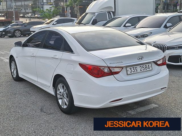 2010 Hyundai YF Sonata - Thumbnail 3