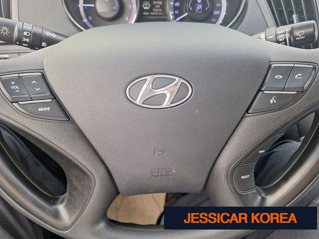 2010 Hyundai YF Sonata - Thumbnail 7