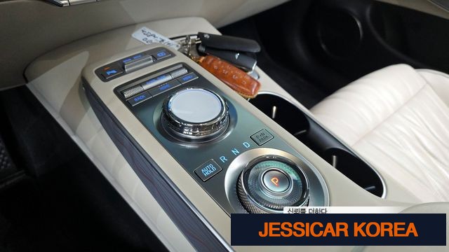 2022 Genesis GV70 - Thumbnail 10
