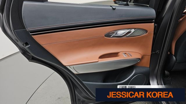 2021 Genesis GV70 - Thumbnail 8