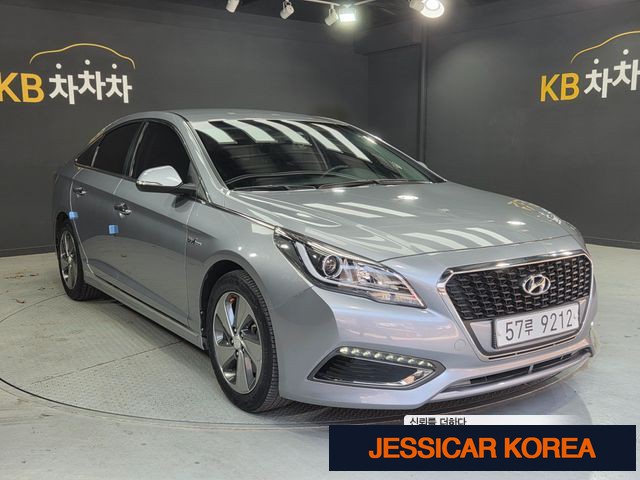 2016 Hyundai LF Sonata Hybrid - Thumbnail 2