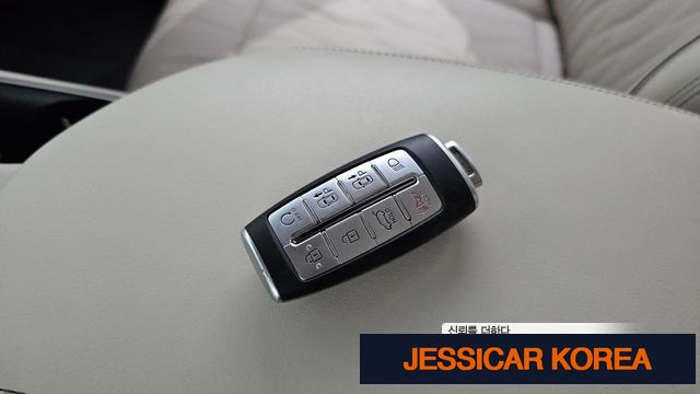 2022 Genesis GV70 - Thumbnail 8