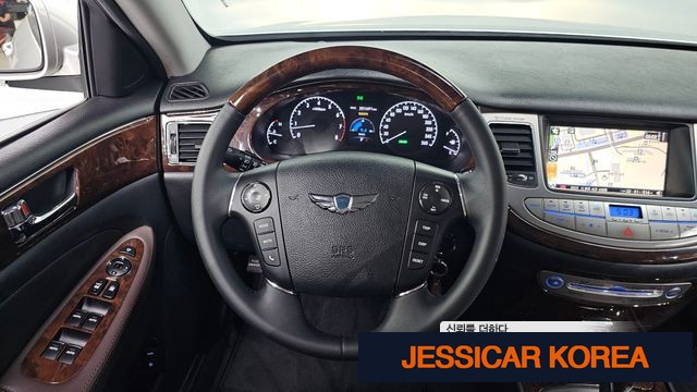 2010 Hyundai Genesis - Thumbnail 3