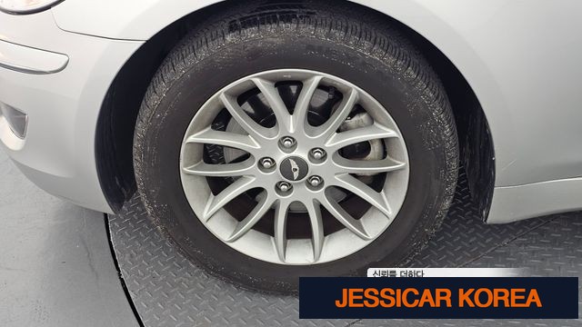 2010 Hyundai Genesis - Thumbnail 5