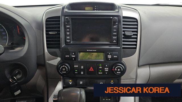 2012 Kia Carnival R - Thumbnail 2