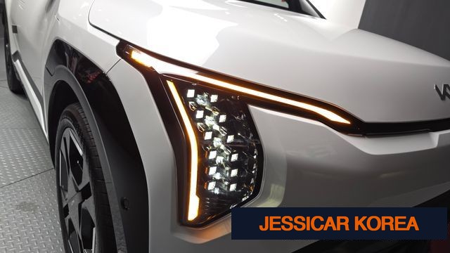 2025 Kia EV3 - Thumbnail 8