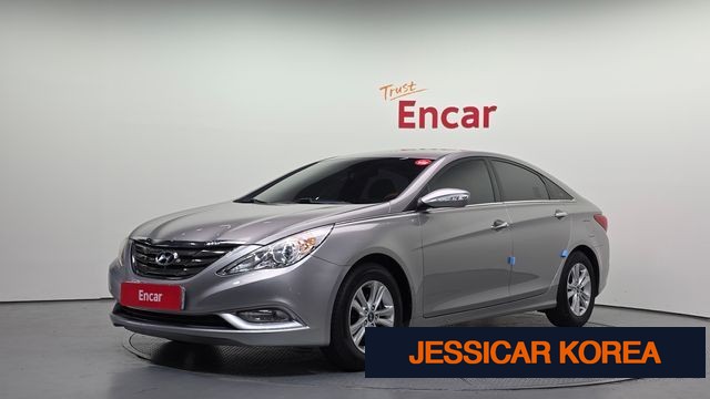 2010 Hyundai YF Sonata - Thumbnail 2