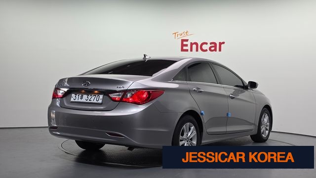 2010 Hyundai YF Sonata - Thumbnail 6