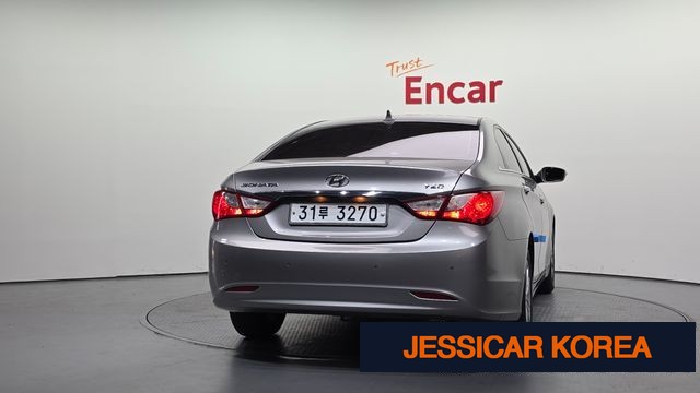 2010 Hyundai YF Sonata - Thumbnail 10
