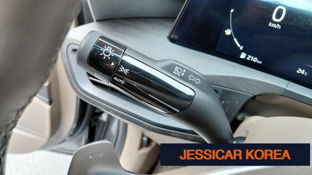 2023 Kia K8 - Thumbnail 2
