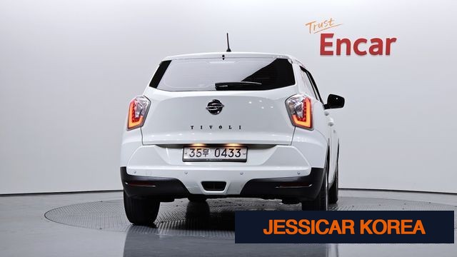 2016 KG Mobility Tivoli - Thumbnail 2