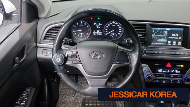 2016 Hyundai Avante AD - Thumbnail 5