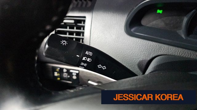 2017 KG Mobility Korando Turismo - Thumbnail 2