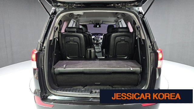 2017 KG Mobility Korando Turismo - Thumbnail 8