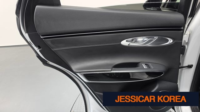 2023 Genesis GV70 - Thumbnail 2