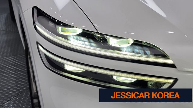 2023 Genesis GV70 - Thumbnail 9
