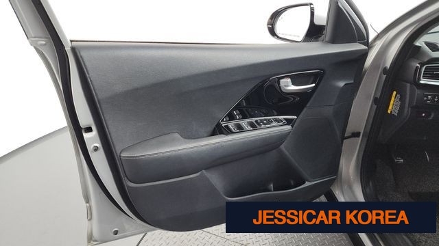2017 Kia Niro - Thumbnail 8